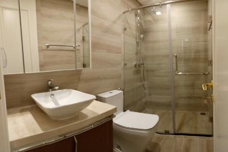 Phòng tắm Vinhomes Golden River, Quận 1 Căn hộ tầng thấp Vinhomes Golden River nội thất cơ bản.