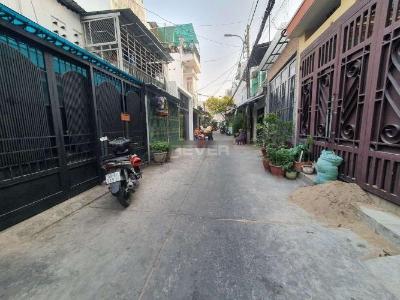 Nhà phố Quận 7 Nhà phố kết cấu 1 trệt 1 lầu hướng Tây, khu dân cư đông đúc.