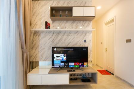 Phòng khách Vinhomes Golden River, Quận 1 Căn hộ Vinhomes Golden River view thoáng mát, nội thất tiện nghi.