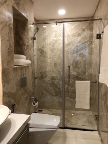 Phòng tắm Vinhomes Central Park Căn hộ Vinhomes Central Park nội thất cơ bản, tầng trung