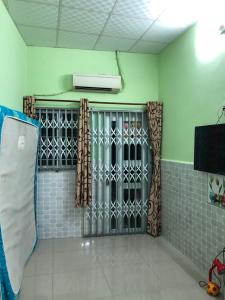 Nhà phố Quận 7 Nhà phố kết cấu 1 trệt 1 lầu hướng Tây, khu dân cư đông đúc.