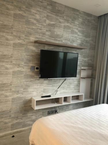 phòng ngủ Căn hộ Vinhomes Golden River tầng trung, view thành phố và sông