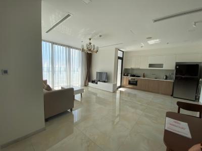 phòng khách Căn hộ Vinhomes Golden River tầng cao, nội thất đầy đủ.