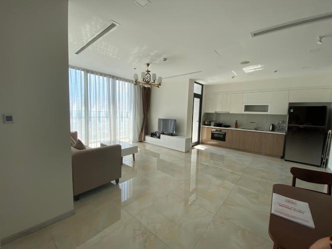 phòng khách Căn hộ Vinhomes Golden River tầng cao, nội thất đầy đủ.