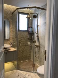 Căn hộ Vinhomes Central Park Bình Thạnh Căn hộ Vinhomes Central Park nội thất mạ vàng, view sông Sài Gòn và Landmark 81