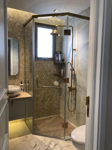 Căn hộ Vinhomes Central Park Bình Thạnh Căn hộ Vinhomes Central Park nội thất mạ vàng, view sông Sài Gòn và Landmark 81