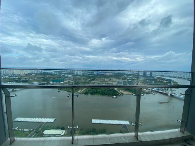 view Căn hộ Vinhomes Golden River tầng cao, nội thất đầy đủ.