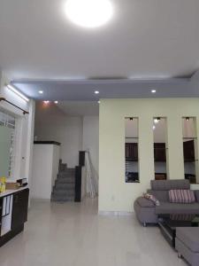 Nhà phố diện tích 80m2, nằm trong hẻm 4m, sổ hồng riêng bàn giao ngay.