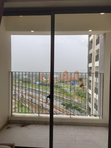 ban công hướng view  Masteri An Phú Căn hộ Masteri An Phú tầng cao đầy đủ nội thất, view thành phố.