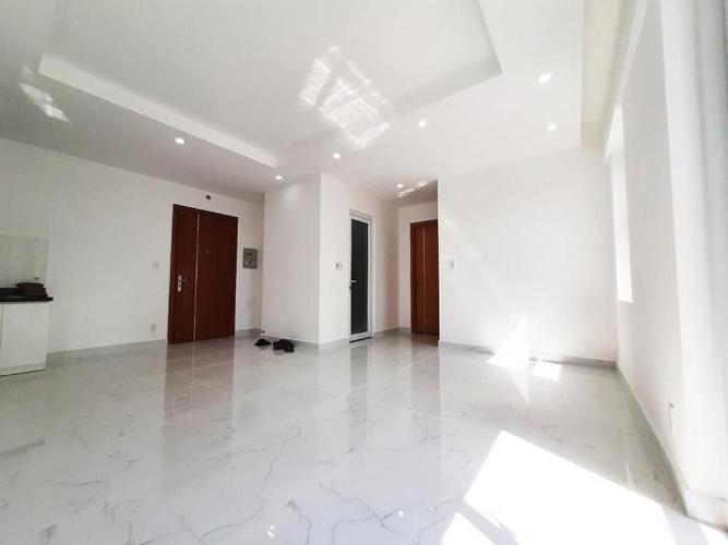 Phòng khách Conic Riverside, Quận 8 Căn hộ Conic Riverside hướng Đông, nội thất cơ bản.