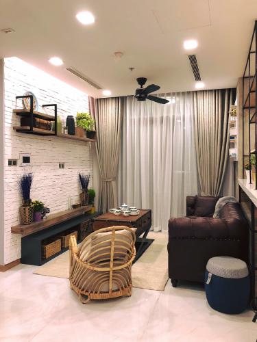 Phòng khách căn hộ Vinhomes Central Park, Quận Bình Thạnh Căn hộ tầng 26 Vinhomes Central Park đầy đủ nội thất hiện đại.