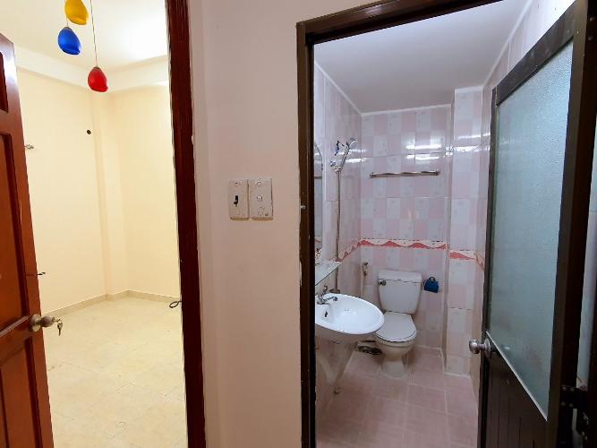 WC nhà phố phú nhuận Bán nhà 4 tầng hẻm 247 Hoàng Hoa Thám, sổ hồng, cách hẻm xe hơi 20m