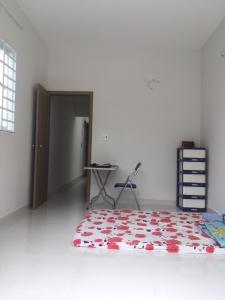 Phòng ngủ nhà phố Trần Xuân Soạn, quận 7 Nhà phố trung tâm quận 7 thiết kế hiện đại, nội thất cơ bản.