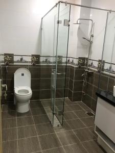 Phòng tắm nhà phố Gò Vấp Nhà phố cửa hướng Đông hẻm xe hơi rộng, kết cấu 3 tầng.