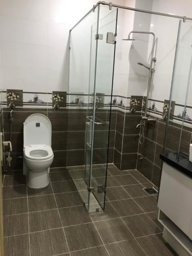 Phòng tắm nhà phố Gò Vấp Nhà phố cửa hướng Đông hẻm xe hơi rộng, kết cấu 3 tầng.