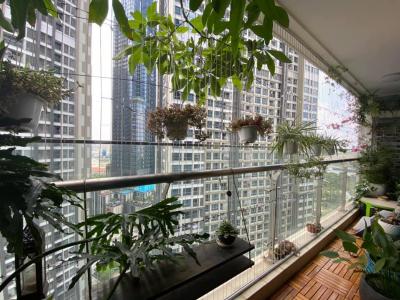 View căn hộ Vinhomes Central Park, Quận Bình Thạnh  Căn hộ Vinhomes Central Park cửa hướng Đông, view nội khu tuyệt đẹp.