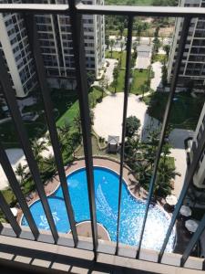 View Vinhomes Grand Park Quận 9 Căn hộ Vinhomes Grand Park nội thất cơ bản, view nội khu hồ bơi.