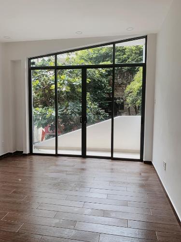 nhà phố Bình Thạnh Bán nhà hẻm Chu Văn An, thiết kế hiện đại, có sân thượng rộng.