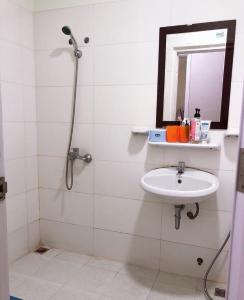 Nhà vệ sinh căn hộ Topaz City, Quận 8 Căn hộ Topaz City tầng trung ban công đón gió, nội thất đầy đủ.