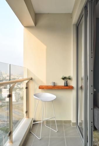 Ban công căn hộ DIAMOND ISLAND - ĐẢO KIM CƯƠNG Căn hộ Diamond Island - Đảo Kim Cương 2PN, diện tích 72m2, đầy đủ nội thất, view thoáng