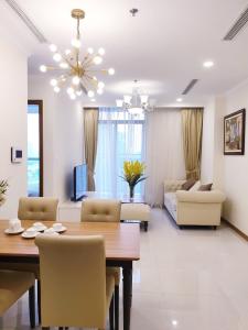 Phòng khách , Căn hộ Vinhomes Central Park , Quận Bình Thạnh Căn hộ Vinhomes Central Park tầng 35 thoáng mát, nội thất đầy đủ
