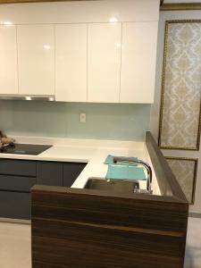 Phòng bếp   Bán căn hộ The Gold View thuộc tầng cao, 2 phòng ngủ, diện tích 85m2, đầy đủ nội thất.