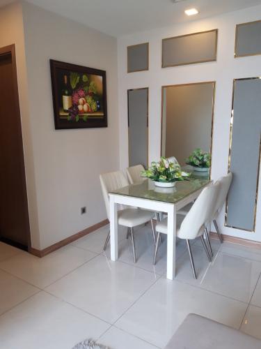 Căn hộ Vinhomes Central Park, Quận Bình Thạnh Căn hộ Vinhomes Central Park cửa hướng Đông, đầy đủ nội thất hiện đại.