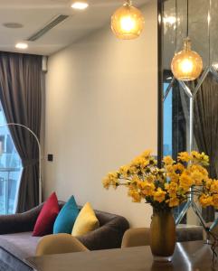 Phòng khách Vinhomes Golden River, Quận 1 CĂN HỘ GOLDEN RIVER VIEW THOÁNG MÁT