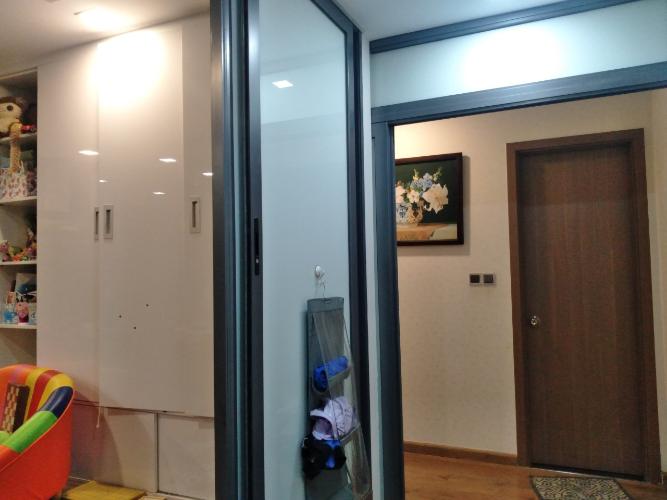 Căn hộ Vinhomes Central Park, Bình Thạnh Căn hộ tầng trung Vinhomes Central Park ban công hướng Tây.