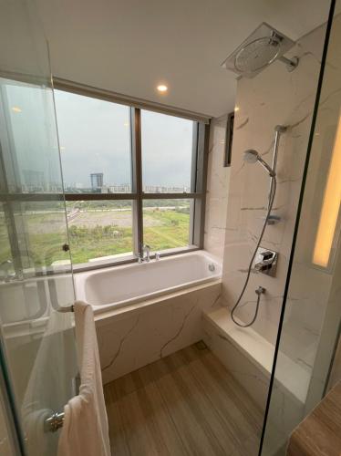 Căn hộ Empire City, Quận 2 Căn hộ Empire City tầng 14 view đón gió mát mẻ, nội thất cơ bản.