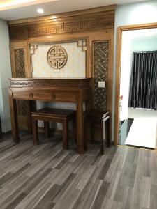 Phòng thờ nhà phố Gò Vấp Nhà phố cửa hướng Đông hẻm xe hơi rộng, kết cấu 3 tầng.