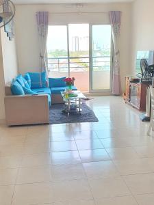 Phòng khách căn hộ Conic Đông Nam Á, Bình Chánh Căn hộ tầng 6 Conic Đông Nam Á hướng Tây Bắc, đầy đủ nội thất.