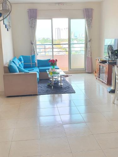 Phòng khách căn hộ Conic Đông Nam Á, Bình Chánh Căn hộ tầng 6 Conic Đông Nam Á hướng Tây Bắc, đầy đủ nội thất.