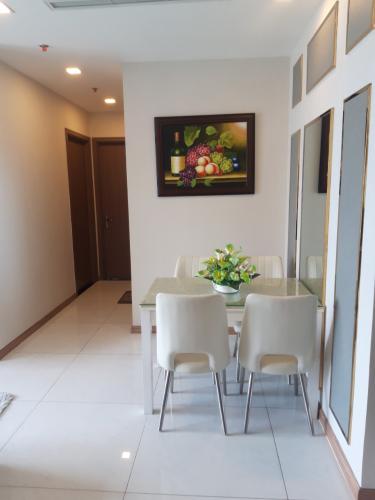 Căn hộ Vinhomes Central Park, Quận Bình Thạnh Căn hộ Vinhomes Central Park cửa hướng Đông, đầy đủ nội thất hiện đại.