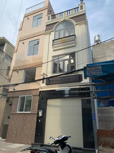 Mặt tiền nhà phố Quận Tân Phú Nhà phố Q.Tân Phú hướng Tây diện tích sử dụng 172.8m2, đầy đủ nội thất.