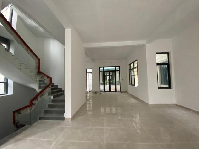 Không gian căn biệt thự Quận 1 Biệt thự Vinhomes Golden River, kết cấu gồm 1 hầm 1 trệt và 3 lầu.