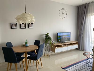 Phòng khách Căn hộ The Sun Avenue thuộc tầng cao, diện tích 90.3m2 