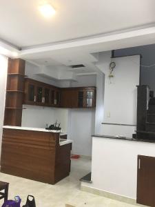 Bếp nhà phố Nhà phố hẻm xe hơi diệ tích sử dụng 80m2, hướng Đông Bắc.