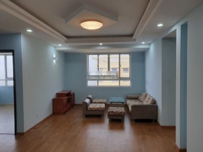 Phòng khách Petroland, Quận 2 Căn hộ Petroland tầng cao, ban công đón view thành phố.