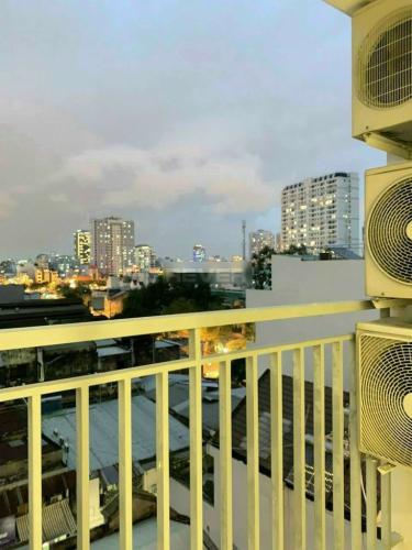 Ban công căn hộ Galaxy 9 Căn hộ Galaxy 9 tầng thấp đầy đủ nội thất, view thành phố.