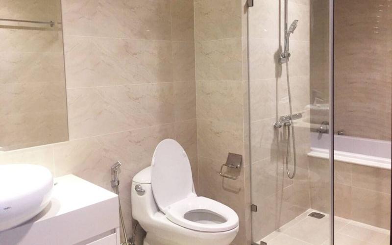 Phòng tắm căn hộ Vinhomes Grand Park Căn hộ Vinhomes Central Park tầng cao nội thất cơ bản, 4 phòng ngủ.