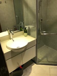 Căn hộ Vinhomes Central Park, Quận Bình Thạnh Căn hộ Vinhomes Central Park tầng cao cửa hướng Đông Bắc, view thoáng mát.