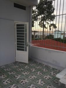 Bên trong nhà phố Ích Thạnh, Quận 9 Nhà phố 1 trệt 2 lầu hướng Tây Nam, đường trước nhà 6m rộng rãi