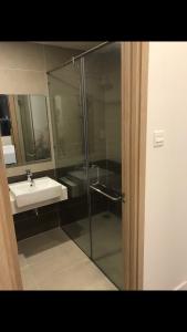 Phòng tắm The Sun Avenue Căn hộ The Sun Avenue tầng trung, bàn giao nội thất tiện nghi.