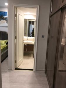 Phòng ngủ Vinhomes Golden River, Quận 1 CĂN HỘ VINHOMES GOLDEN RIVER HƯỚNG ĐÔNG BẮC