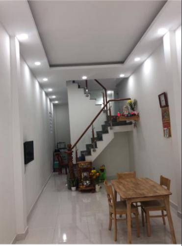 Phòng khách nhà phố Trần Xuân Soạn, quận 7 Nhà phố trung tâm quận 7 thiết kế hiện đại, nội thất cơ bản.