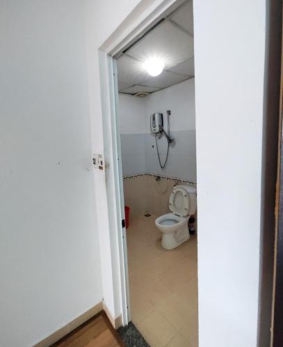 Phòng tắm căn hộ chung cư Đông Hưng Căn hộ chung cư Đông Hưng tầng trung, cửa hướng Đông Bắc.