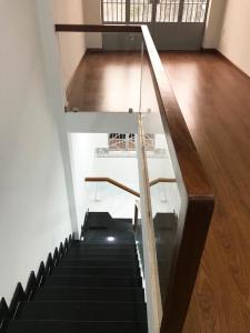 Bên trong nhà phố Lạc Long Quân, Quận 11 Nhà phố hướng Đông Bắc, hẻm 4m xe hơi, thông thoáng đường lớn.