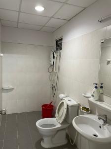 Phòng tắm chung cư Bình Khánh, Quận 2 Căn hộ chung cư Bình Khánh tầng trung, ban công hướng Bắc.