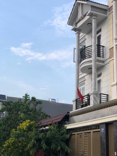 Nhà phố KDC Điền Phúc Thành, quận 9 Nhà phố KDC Điền Phúc Thành diện tích 5m x20m, có sân vườn rộng